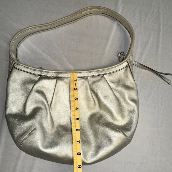 Coach • Vintage Gold Shoulder Hobo Ergo Pleated Purse • Leather Bag - Picture 10 of 11